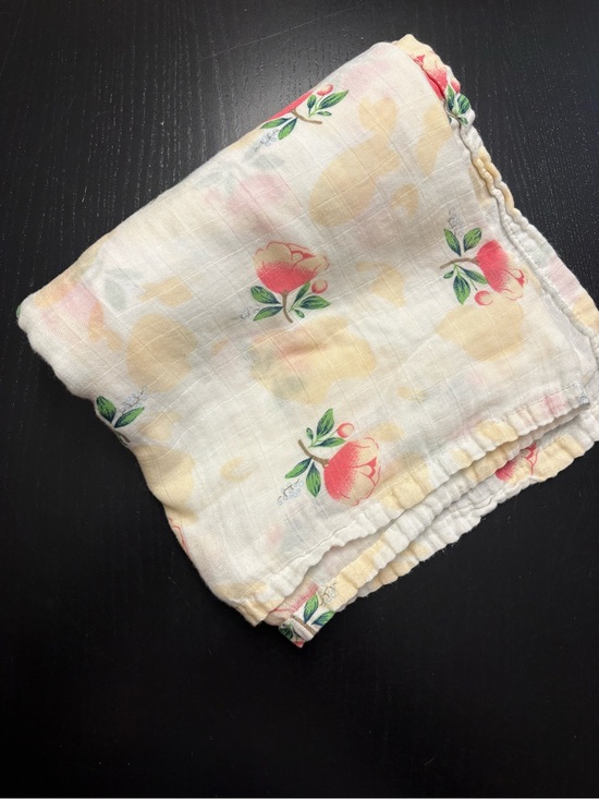 Other - ⭐️2/$13.00⭐️ Large Floral Print Muslin Blanket